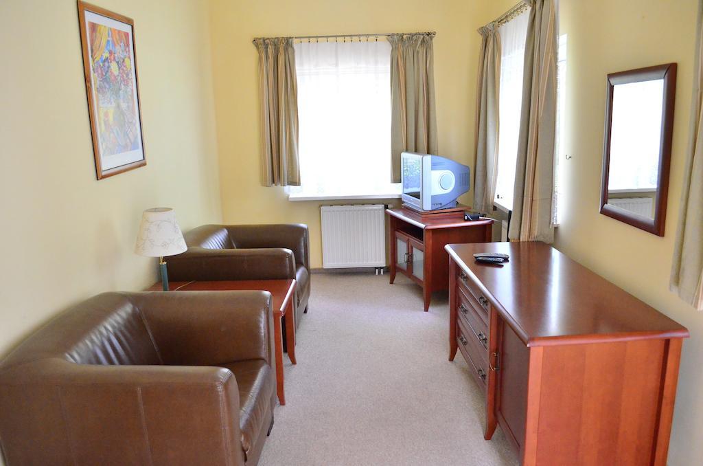 Hotel Mikorzyn Ślesin Habitación foto