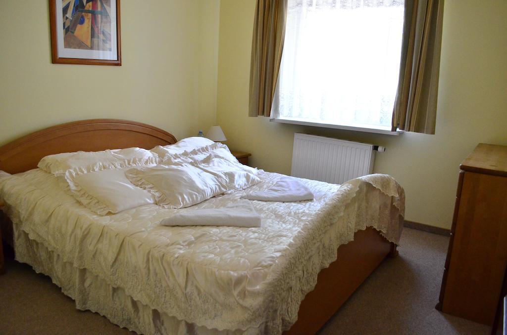 Hotel Mikorzyn Ślesin Habitación foto